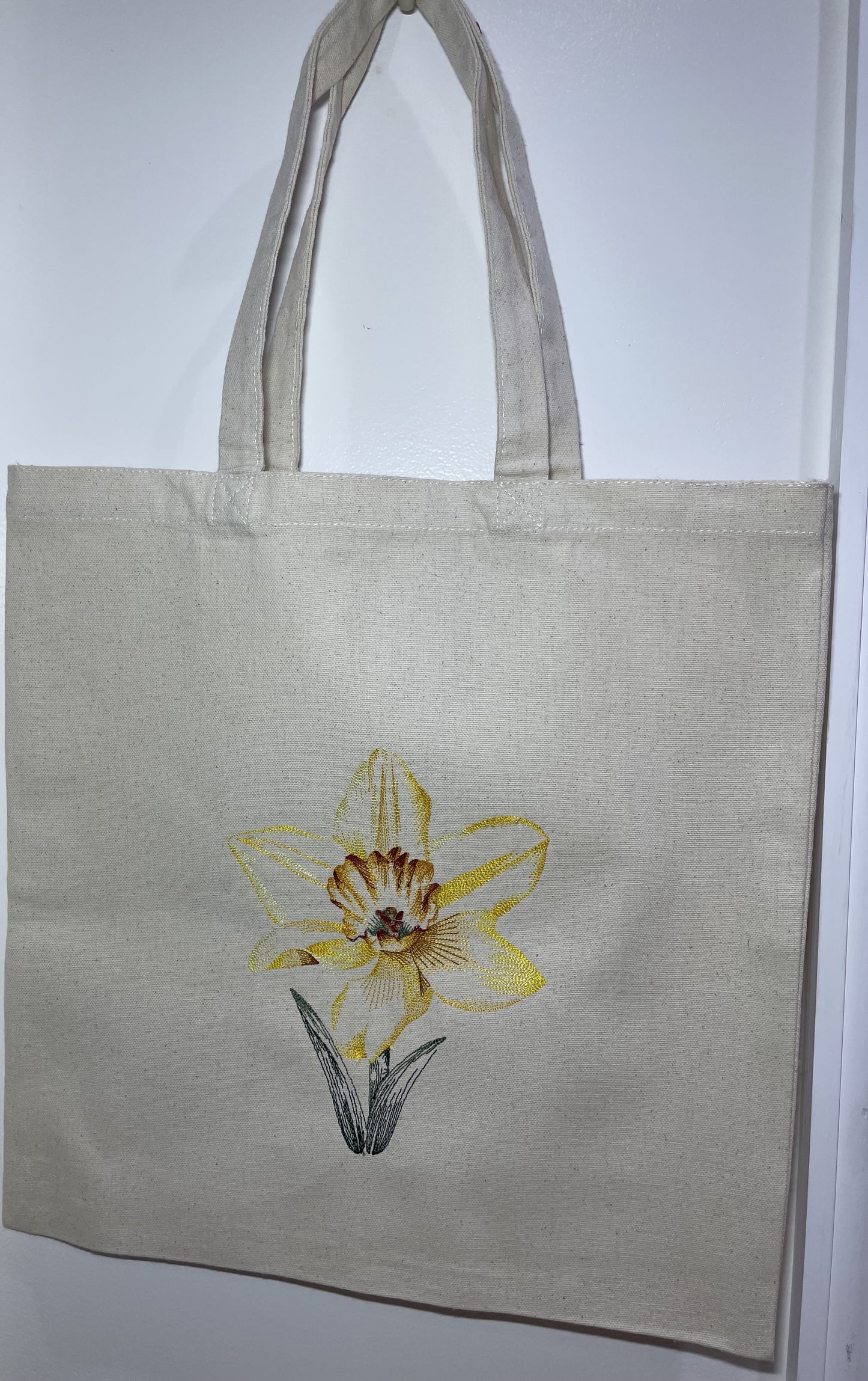 Daffodil 15 x 15 Tote bag